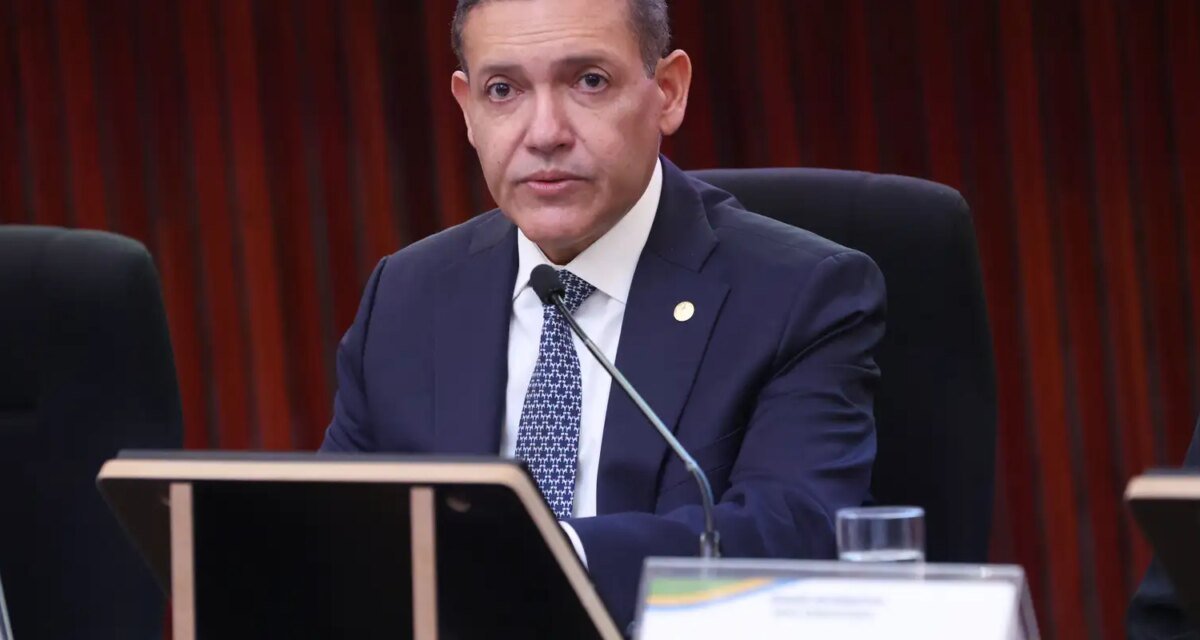 Nunes Marques suspende postagens ilegais contra campanha de Lula