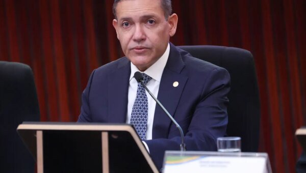 Nunes Marques suspende postagens ilegais contra campanha de Lula