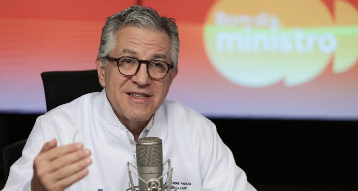 PF desmente 'Veja' e Padilha aciona Justiça sobre fake news contra Lul