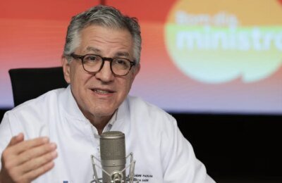 PF desmente 'Veja' e Padilha aciona Justiça sobre fake news contra Lul