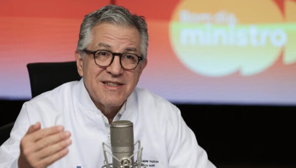PF desmente 'Veja' e Padilha aciona Justiça sobre fake news contra Lul