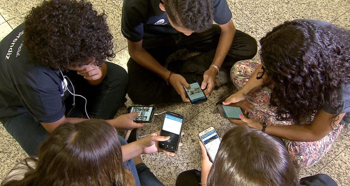 Pesquisa mostra que 82% são contra crianças de até 3 anos com celular