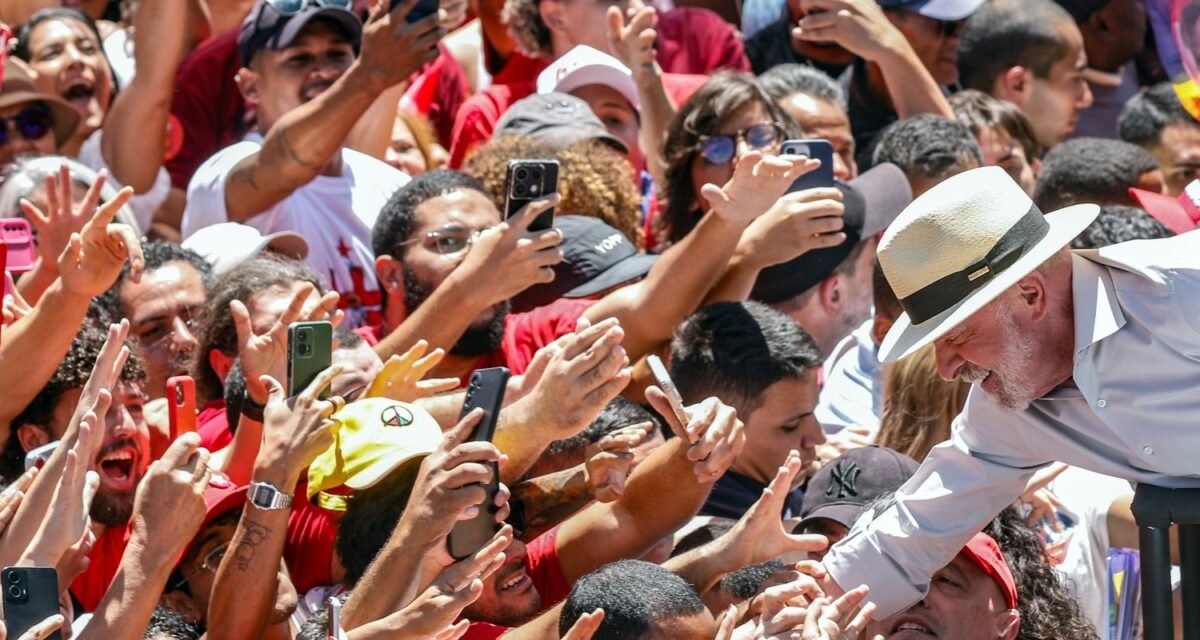Presidente do TSE liga para Lula para parabenizar reeleição