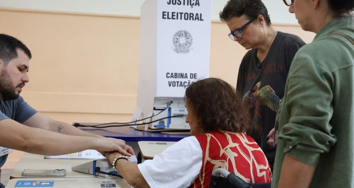 Primeiro turno contou com 43% mais eleitores de ao menos 70 anos