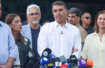 STF nega ter ordenado buscas em endereços de Flávio Bolsonaro