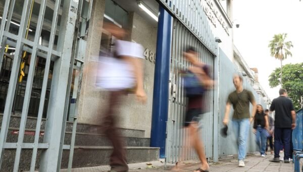 Termina neste domingo prazo escolher idioma da prova do Enem 2026