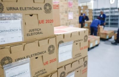 Tribunais distribuem urnas e preparam seções para eleição