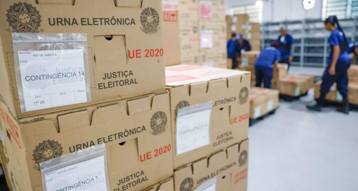 Tribunais distribuem urnas e preparam sessões para eleição