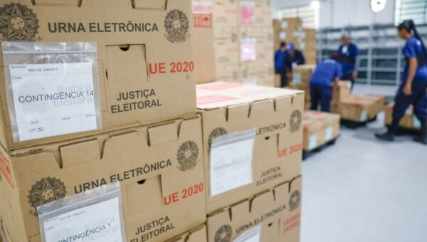 Tribunais distribuem urnas e preparam sessões para eleição
