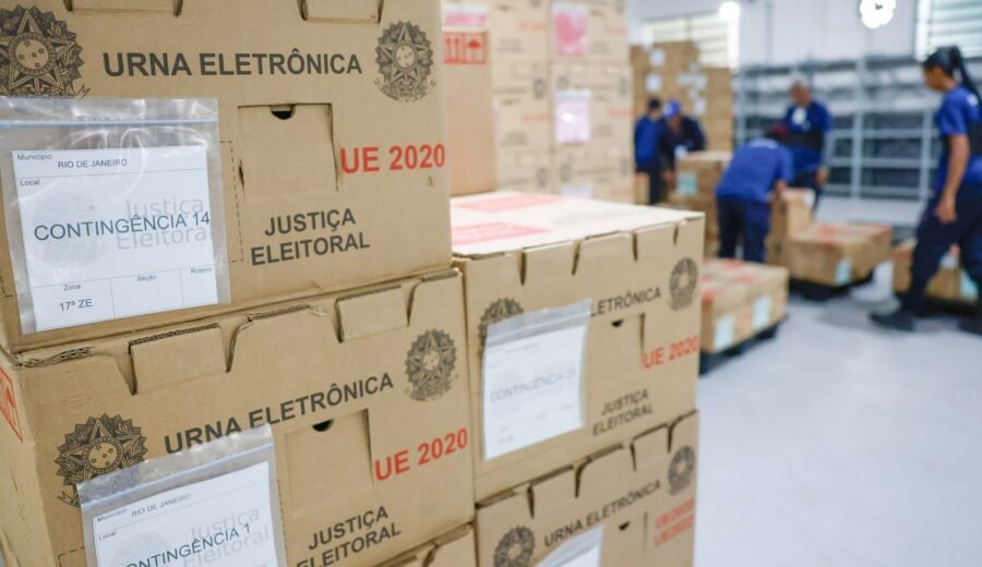 Tribunais distribuem urnas e preparam sessões para eleição