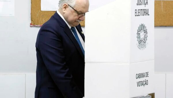 Vontade das urnas precisa ser respeitada, afirma Fachin após votar