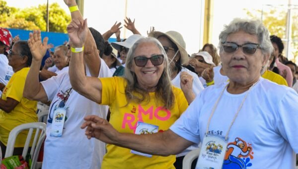 Pessoas idosas participam de atividades do Projeto Viver 60+ no Distrito Federal